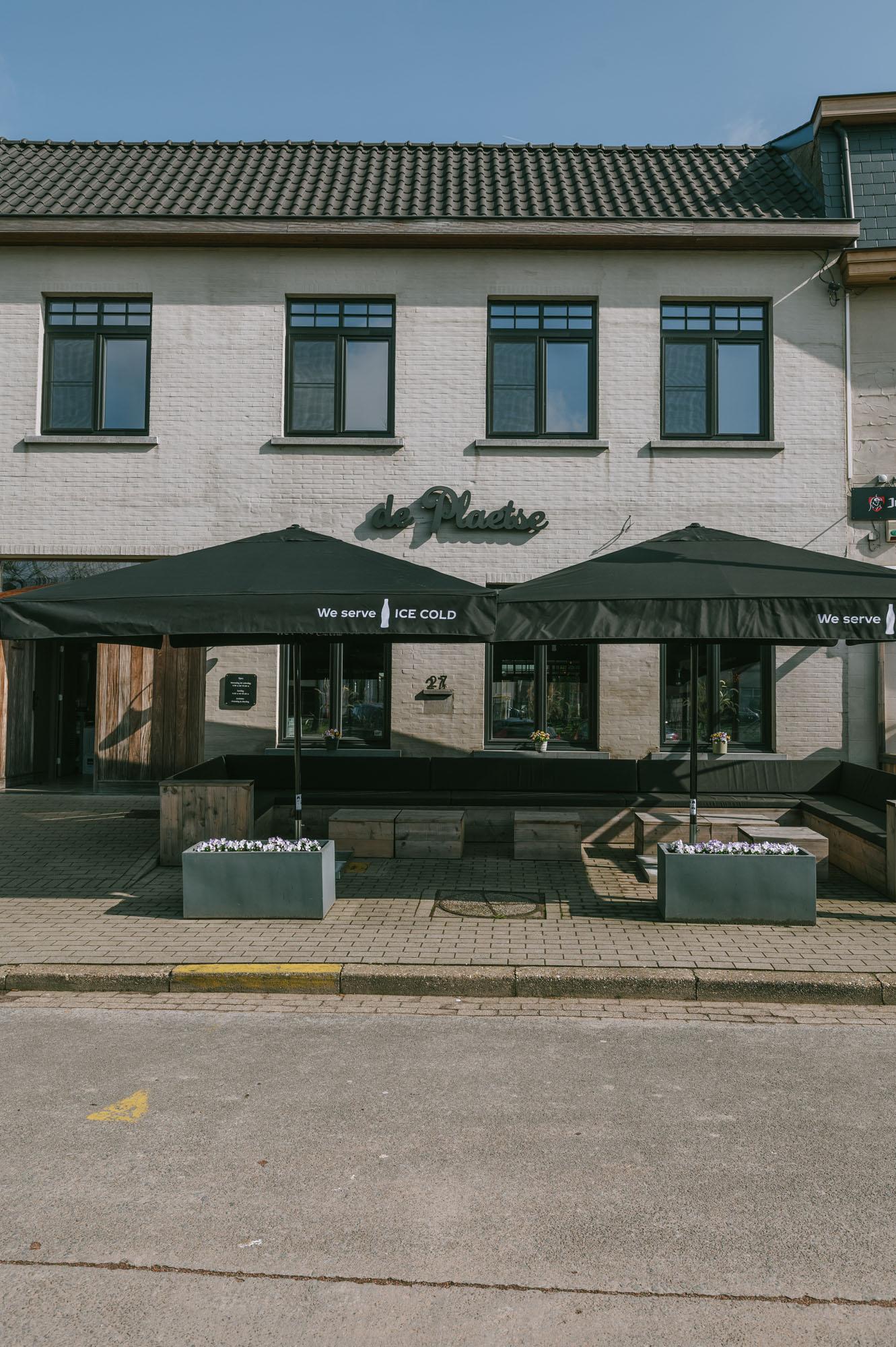 Brasserie de Plaetse is gelegen in het landelijke Schellebelle aan de Schelde, omgeven door wandel- en\nfietspaden.