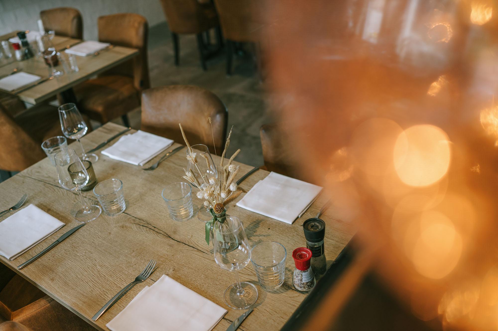 In brasserie de Plaetse in Schellebelle is iedereen welkom om te genieten van hun\nheerlijke gerechten. Buiten is er een speeltuin voorzien waarin kinderen naar hartenlust kunnen spelen.